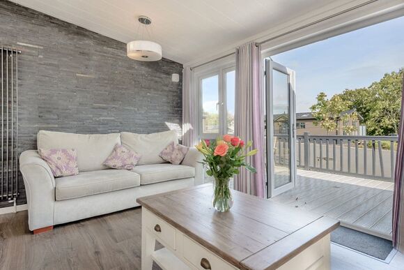 Alverstone - Woodside Bay Lodge Retreat, Wootton Bridge, Nr Cowes