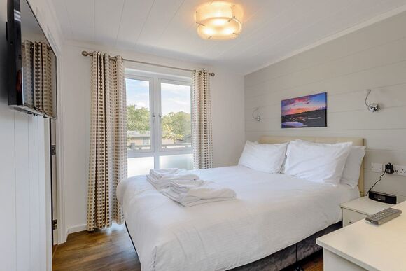 Alverstone - Woodside Bay Lodge Retreat, Wootton Bridge, Nr Cowes