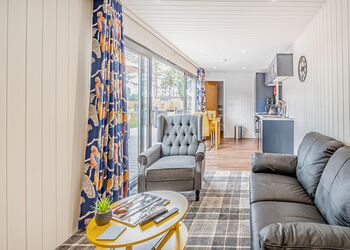 Pine Boutique Lodge - Woodland Lakes Boutique Lodges, Aughton