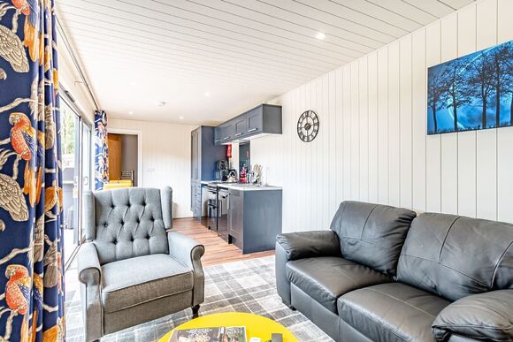 Pine Boutique Lodge - Woodland Lakes Boutique Lodges, Aughton