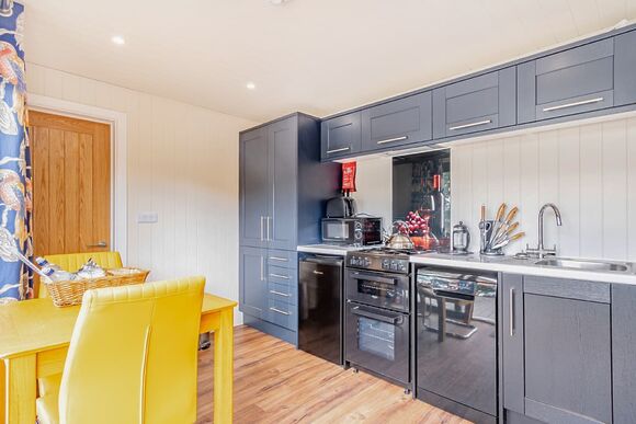 Pine Boutique Lodge - Woodland Lakes Boutique Lodges, Aughton