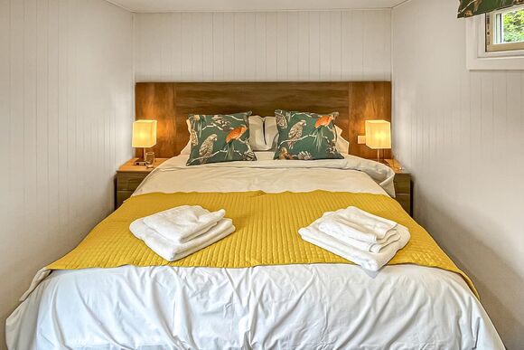 Oak Boutique Lodge - Woodland Lakes Boutique Lodges, Aughton