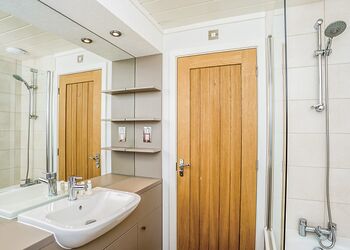 Tennyson Premier Lodge