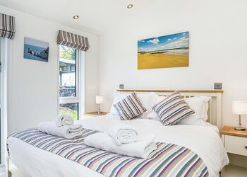 Carisbrooke View Premier