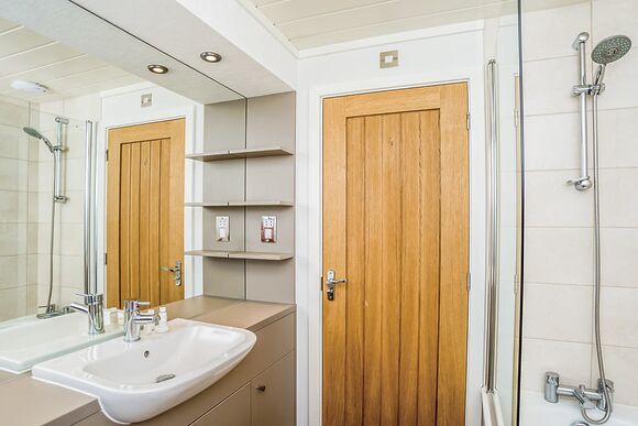 Tennyson Premier Lodge