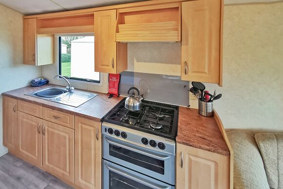 Bronze Plus 2 Sleeps 4 (Pet) - Woodland Vale Holiday Park, Ludchurch, Nr Saundersfoot