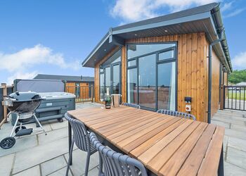 Derwen - Wynd Hill Hideaway, Tenby