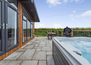 Derwen - Wynd Hill Hideaway, Tenby
