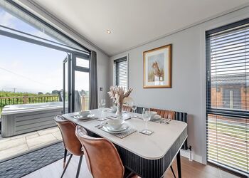 Derwen - Wynd Hill Hideaway, Tenby