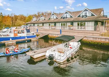 Yare View Holiday Cottages, Brundall, Norwich