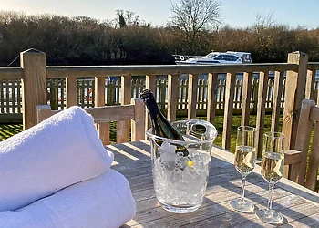 Yare View Holiday Cottages, Brundall, Norwich