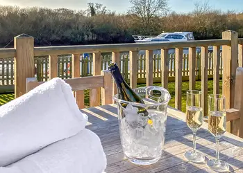 Yare View Holiday Cottages, Brundall, Norwich