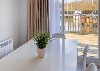 Nightingale - Yare View Holiday Cottages, Brundall, Norwich