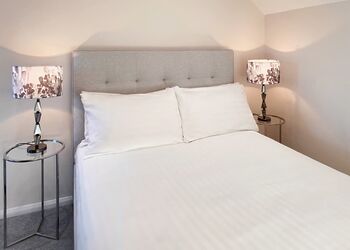 Woodpecker - Yare View Holiday Cottages, Brundall, Norwich