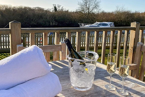 Yare View Holiday Cottages, Brundall, Norwich