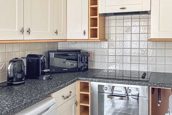 Cuckoo - Yare View Holiday Cottages, Brundall, Norwich