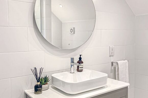 Cuckoo - Yare View Holiday Cottages, Brundall, Norwich