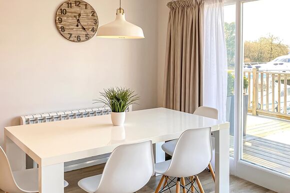 Nightingale - Yare View Holiday Cottages, Brundall, Norwich