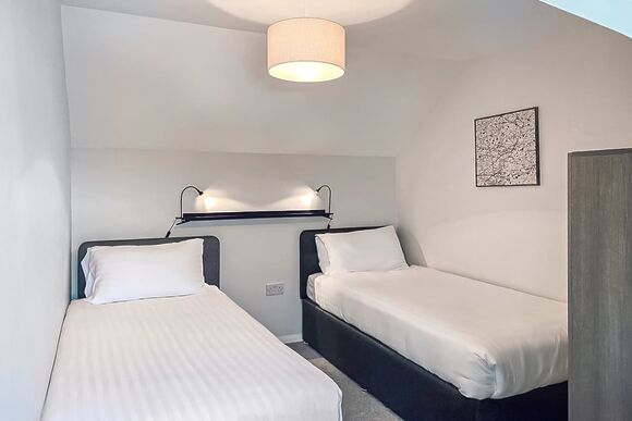 Nightingale - Yare View Holiday Cottages, Brundall, Norwich