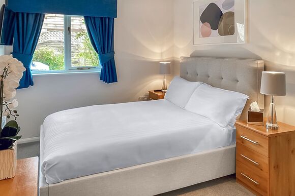 Kingfisher - Yare View Holiday Cottages, Brundall, Norwich