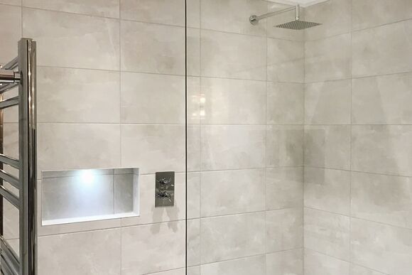 Woodpecker - Yare View Holiday Cottages, Brundall, Norwich