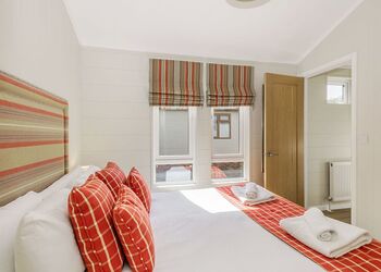 Meadow Field MF4 - Yaxham Waters, Yaxham, Dereham