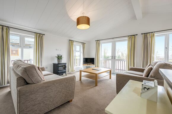 Lake Side Field LS2 - Yaxham Waters, Yaxham, Dereham