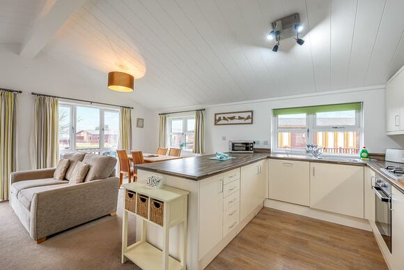 Lake Side Field LS2 - Yaxham Waters, Yaxham, Dereham