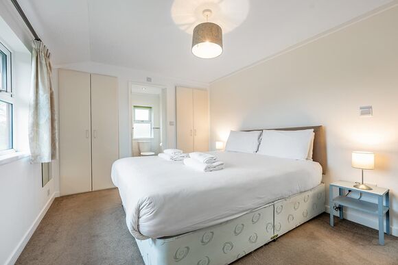 Lake Side Field LS2 - Yaxham Waters, Yaxham, Dereham