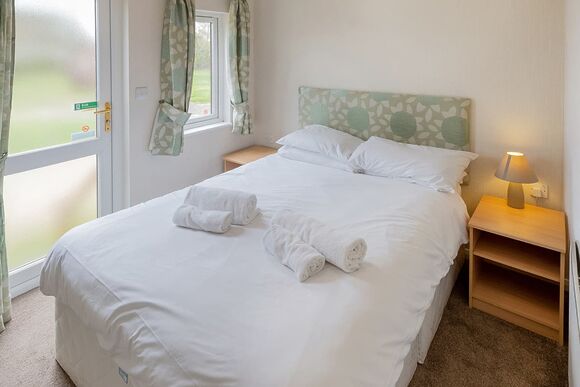 Lake Side Field LS6a - Yaxham Waters, Yaxham, Dereham