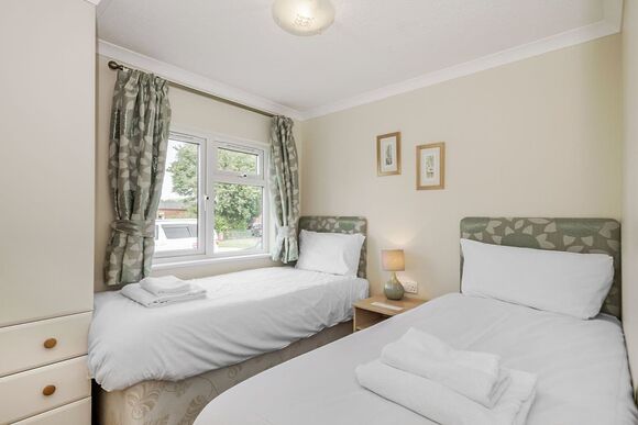 Lake Side Field LS5B - Yaxham Waters, Yaxham, Dereham