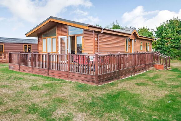 Lake Side Field LS12 - Yaxham Waters, Yaxham, Dereham