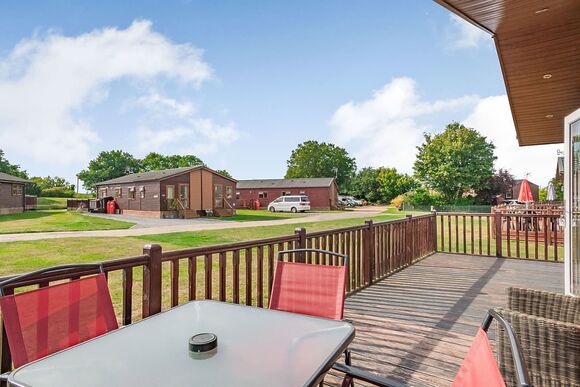 Lake Side Field LS12 - Yaxham Waters, Yaxham, Dereham