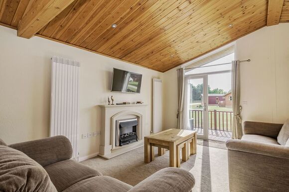 Lake Side Field LS12 - Yaxham Waters, Yaxham, Dereham