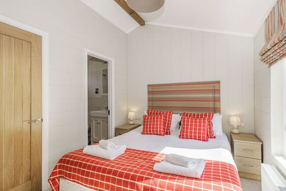 Meadow Field MF4 - Yaxham Waters, Yaxham, Dereham