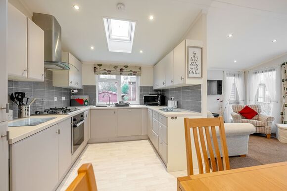 Country Side CS30 - Yaxham Waters, Yaxham, Dereham