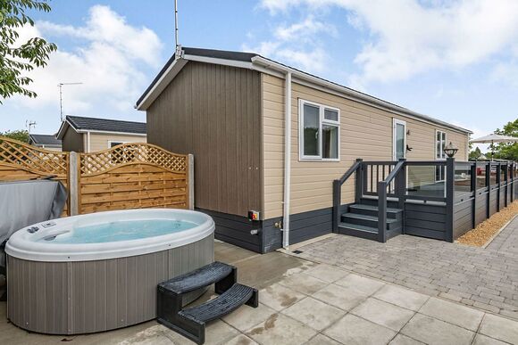 Meadow Field MF10 - Yaxham Waters, Yaxham, Dereham