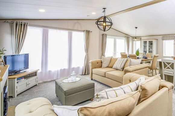 Meadow Field MF8 - Yaxham Waters, Yaxham, Dereham