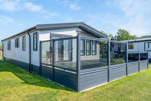 Meadow Field MF8 - Yaxham Waters, Yaxham, Dereham