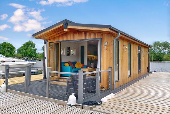 Floating Lodge - York Marina, Naburn, York