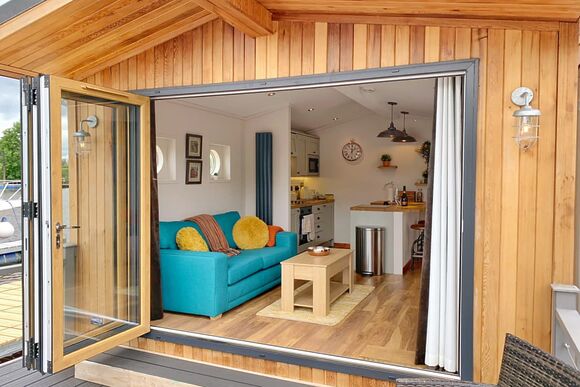 Floating Lodge - York Marina, Naburn, York