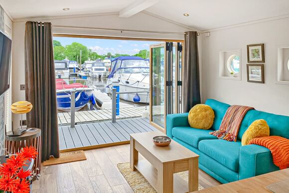 Floating Lodge - York Marina, Naburn, York