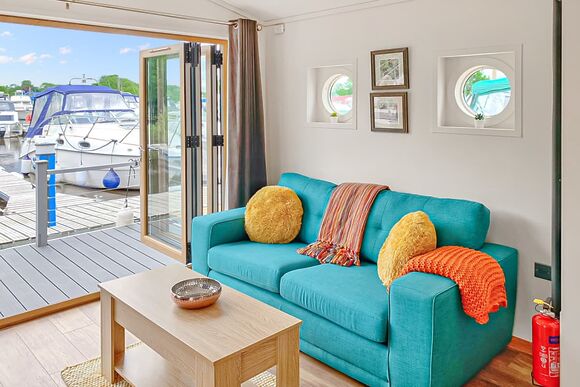 Floating Lodge - York Marina, Naburn, York