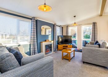 The PheasantHot Tub (Pet) - Yorkshire Spa Retreat, York