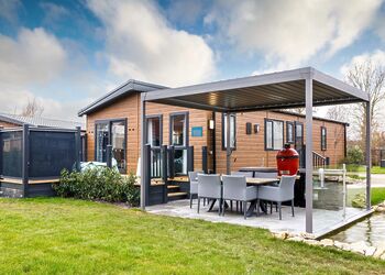 The PheasantHot Tub (Pet) - Yorkshire Spa Retreat, York