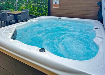 The PheasantHot Tub - Yorkshire Spa Retreat, York