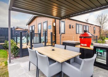 The PheasantHot Tub - Yorkshire Spa Retreat, York