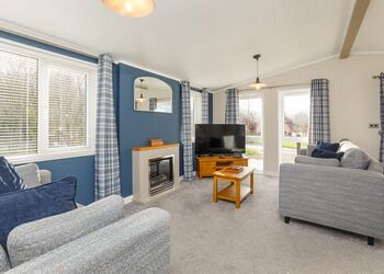 The WhiteswanHot Tub (Pet) - Yorkshire Spa Retreat, York