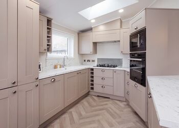 The WhiteswanHot Tub (Pet) - Yorkshire Spa Retreat, York