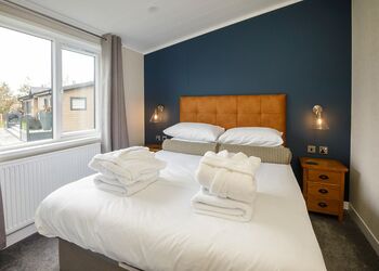 The WhiteswanHot Tub (Pet) - Yorkshire Spa Retreat, York